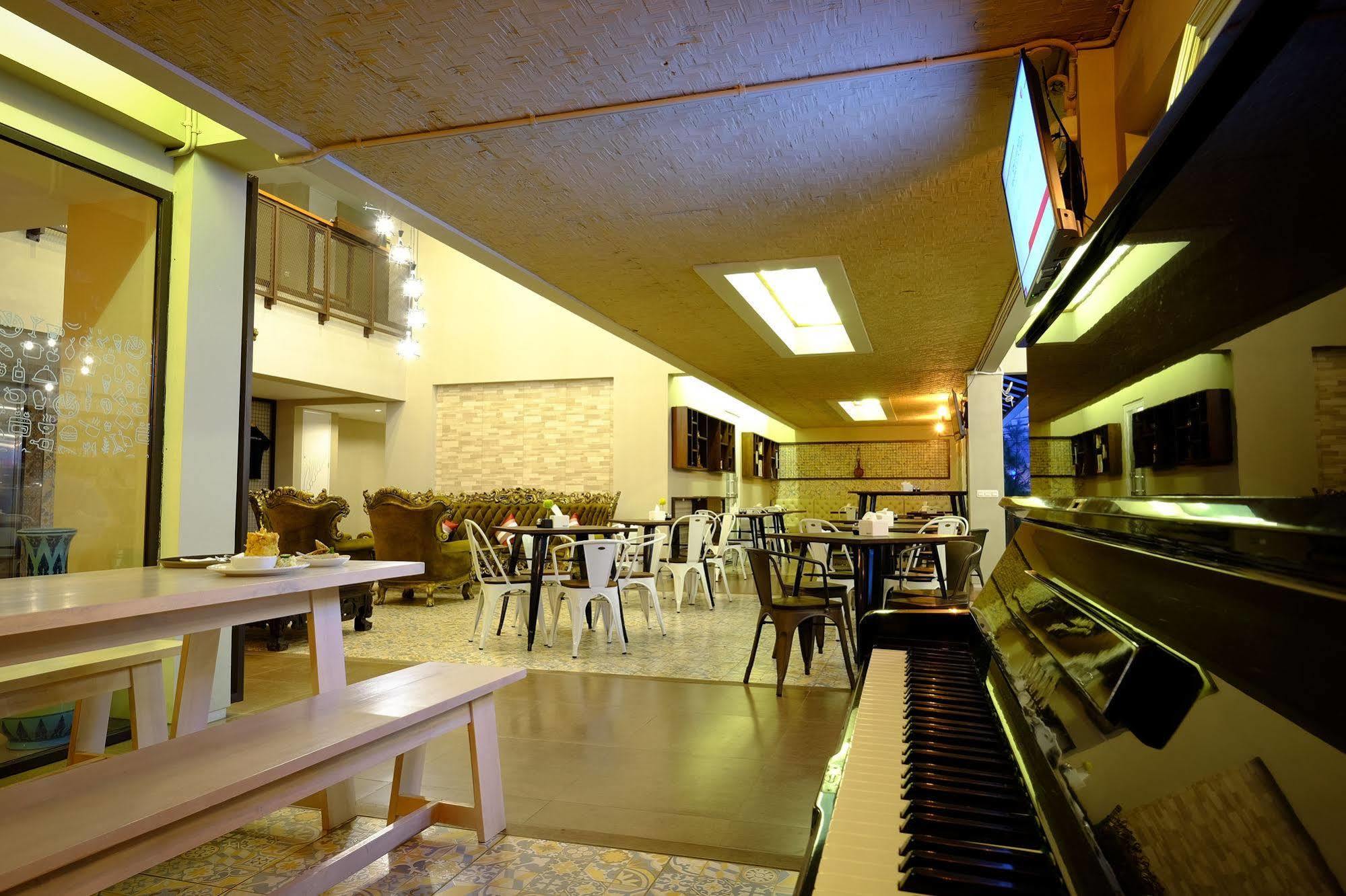 Tibera Hotel Ciumbuleuit Бандунг Екстер'єр фото