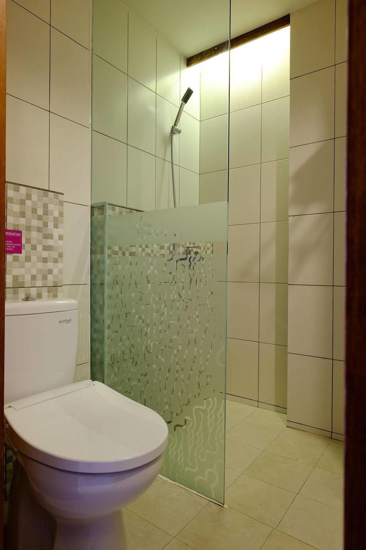Tibera Hotel Ciumbuleuit Бандунг Екстер'єр фото