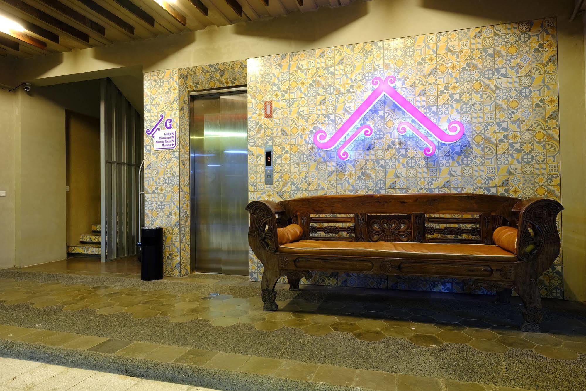 Tibera Hotel Ciumbuleuit Бандунг Екстер'єр фото
