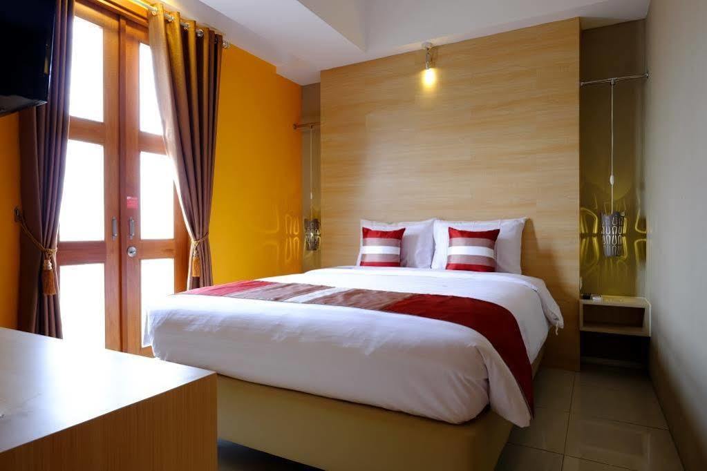 Tibera Hotel Ciumbuleuit Бандунг Екстер'єр фото